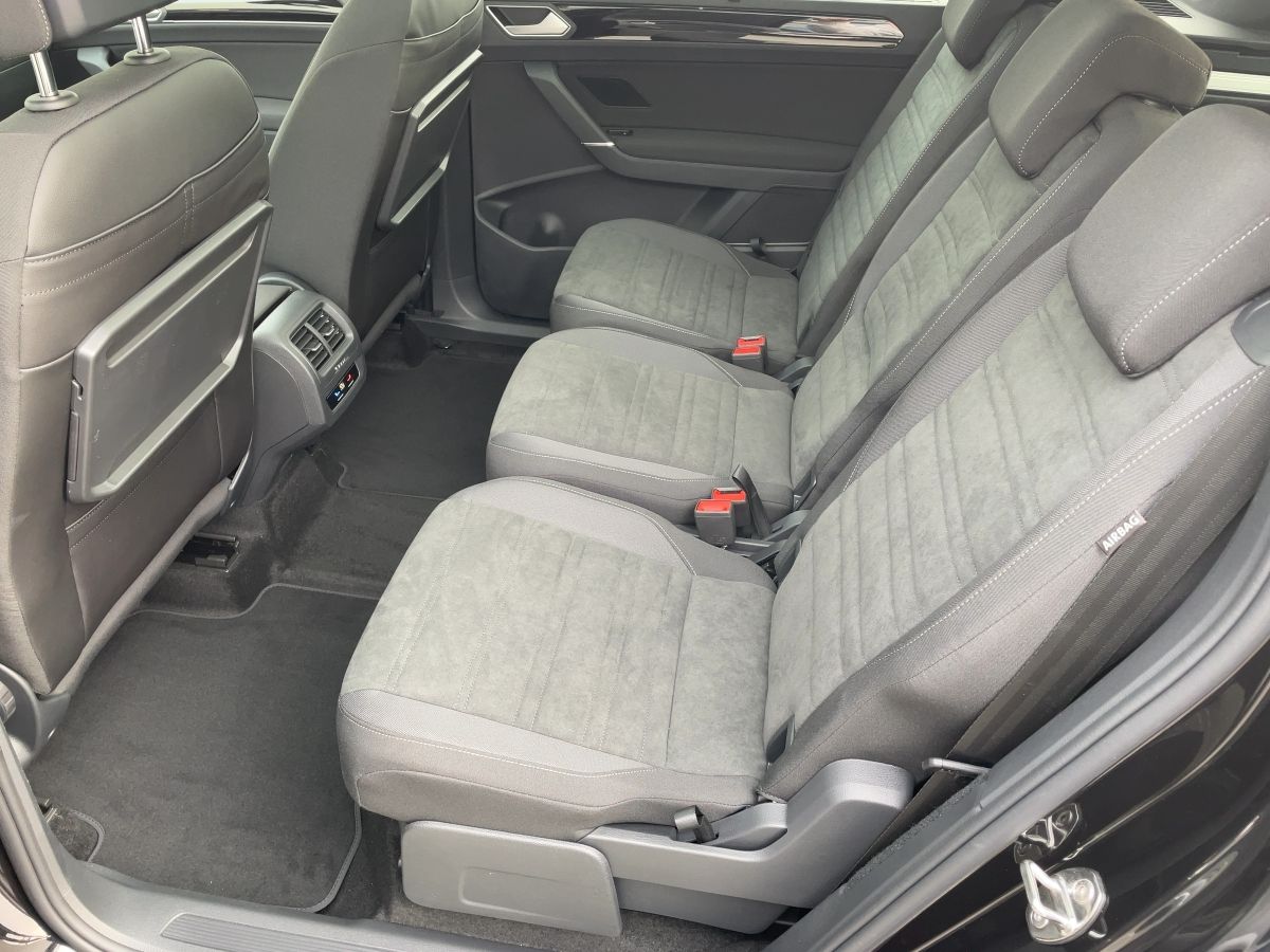 Fahrzeugabbildung Volkswagen Touran 2.0 TDI DSG Highline AHK Standhzg 7-Sitze