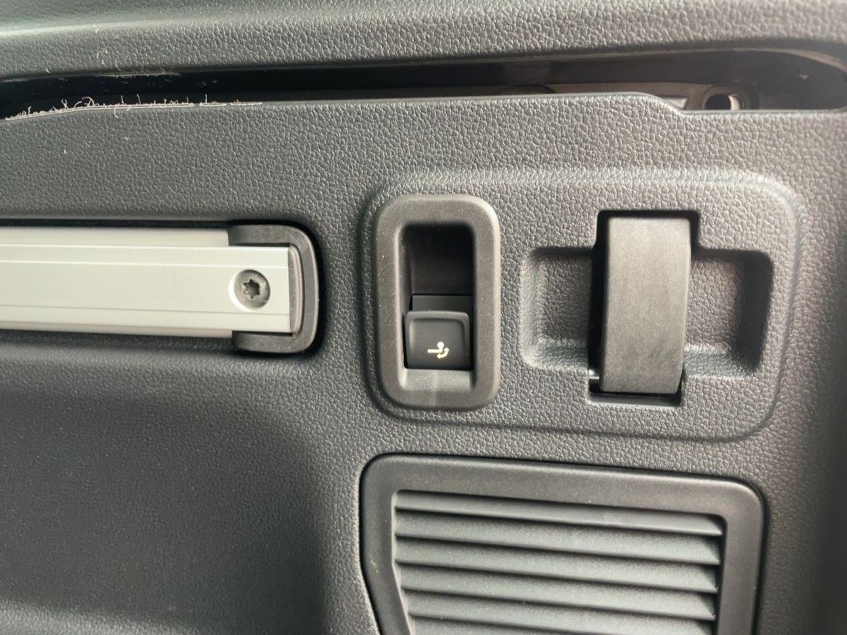 Fahrzeugabbildung Volkswagen Touran 2.0 TDI DSG Highline AHK Standhzg 7-Sitze