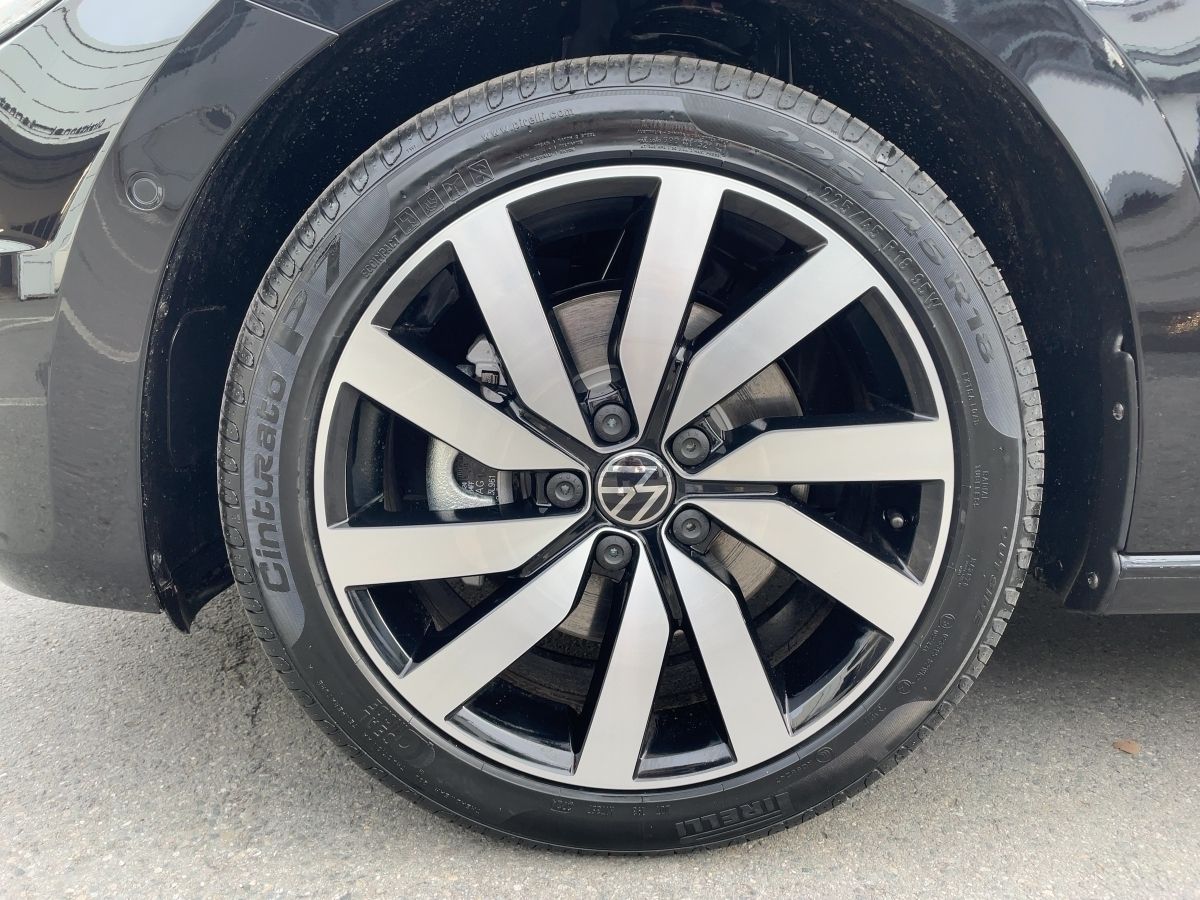 Fahrzeugabbildung Volkswagen Touran 2.0 TDI DSG Highline AHK Standhzg 7-Sitze