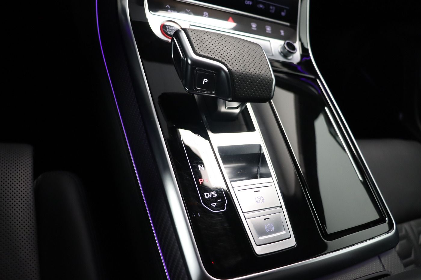 Fahrzeugabbildung Audi RS Q8 quattro tiptronic |Matrix|Luft|Keramik|ACC