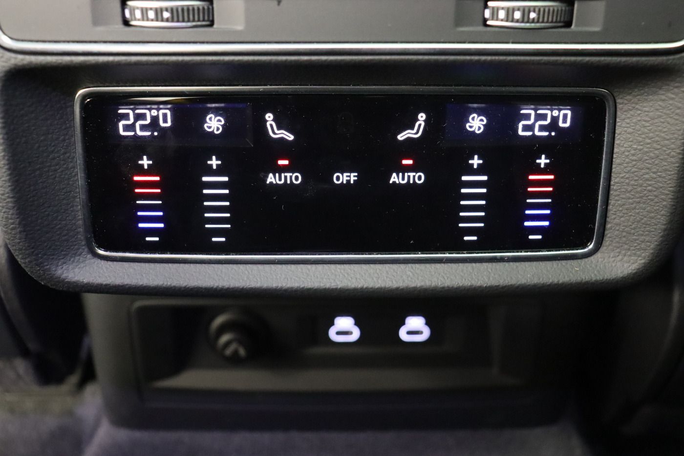 Fahrzeugabbildung Audi RS Q8 quattro tiptronic |Matrix|Luft|Keramik|ACC