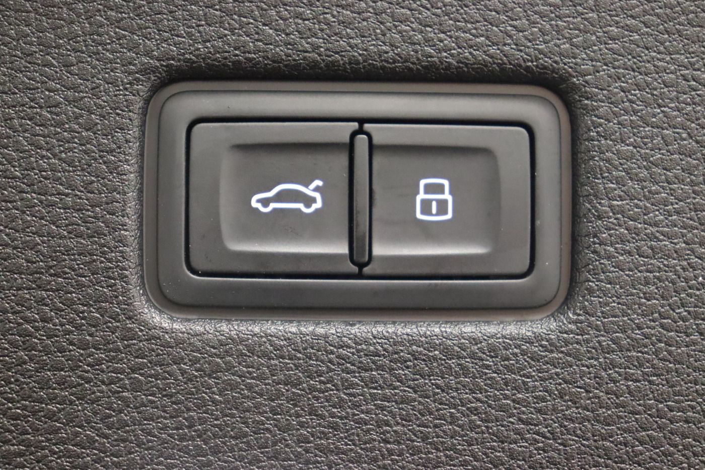 Fahrzeugabbildung Audi RS Q8 quattro tiptronic |Matrix|Luft|Keramik|ACC