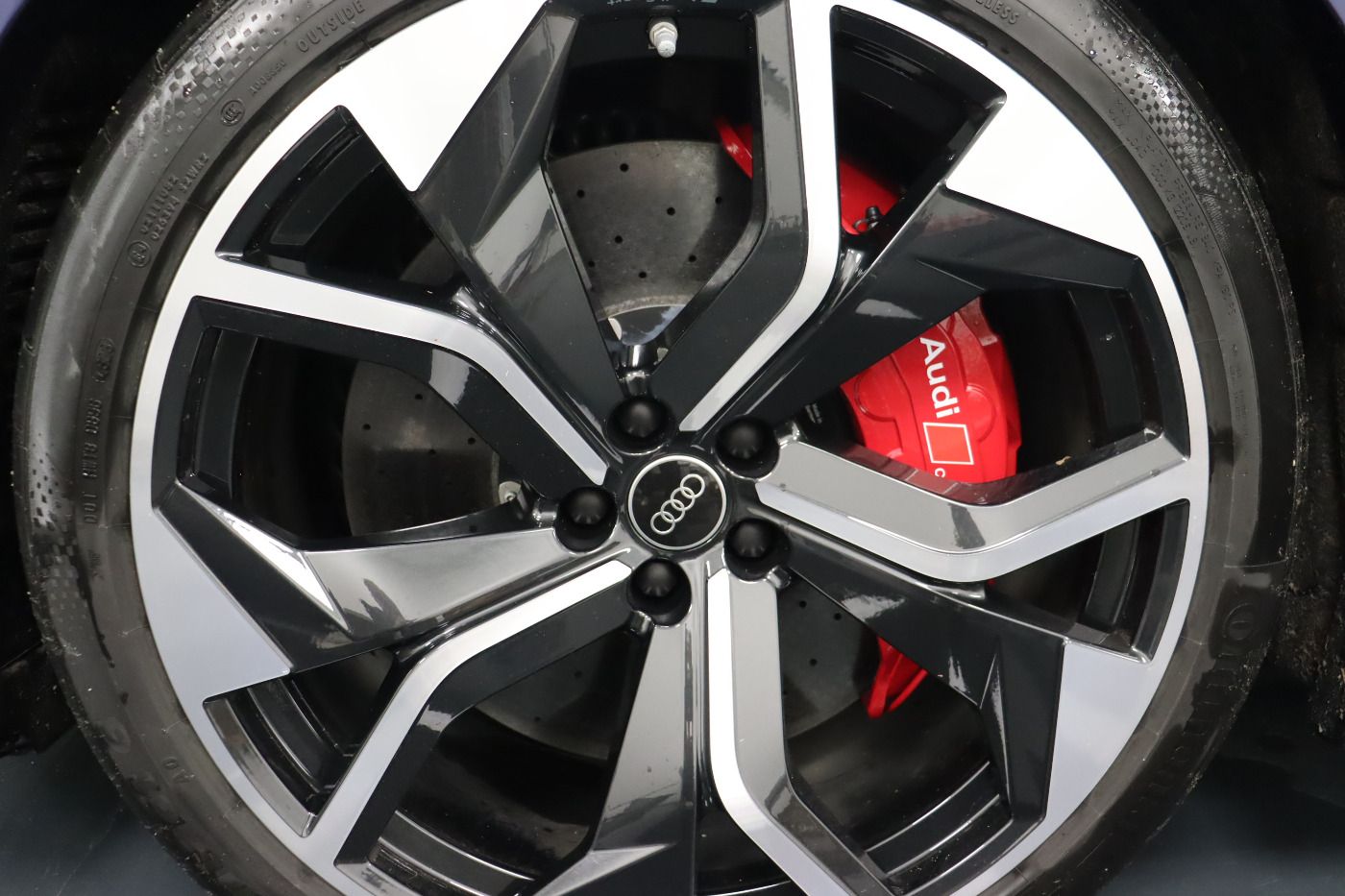 Fahrzeugabbildung Audi RS Q8 quattro tiptronic |Matrix|Luft|Keramik|ACC