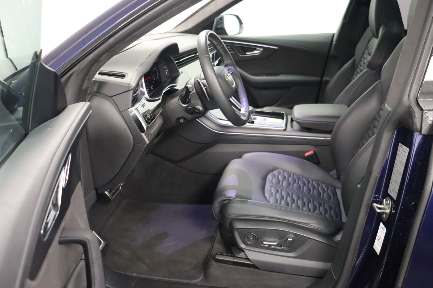 Fahrzeugabbildung Audi RS Q8 quattro tiptronic |Matrix|Luft|Keramik|ACC