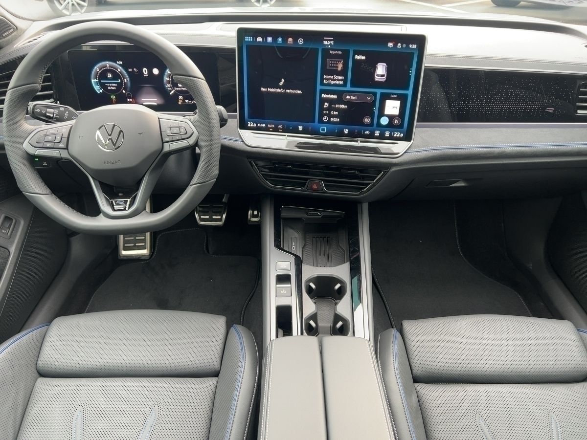 Fahrzeugabbildung Volkswagen Passat TDI R-Line Signature AHK Pano Leder Navi