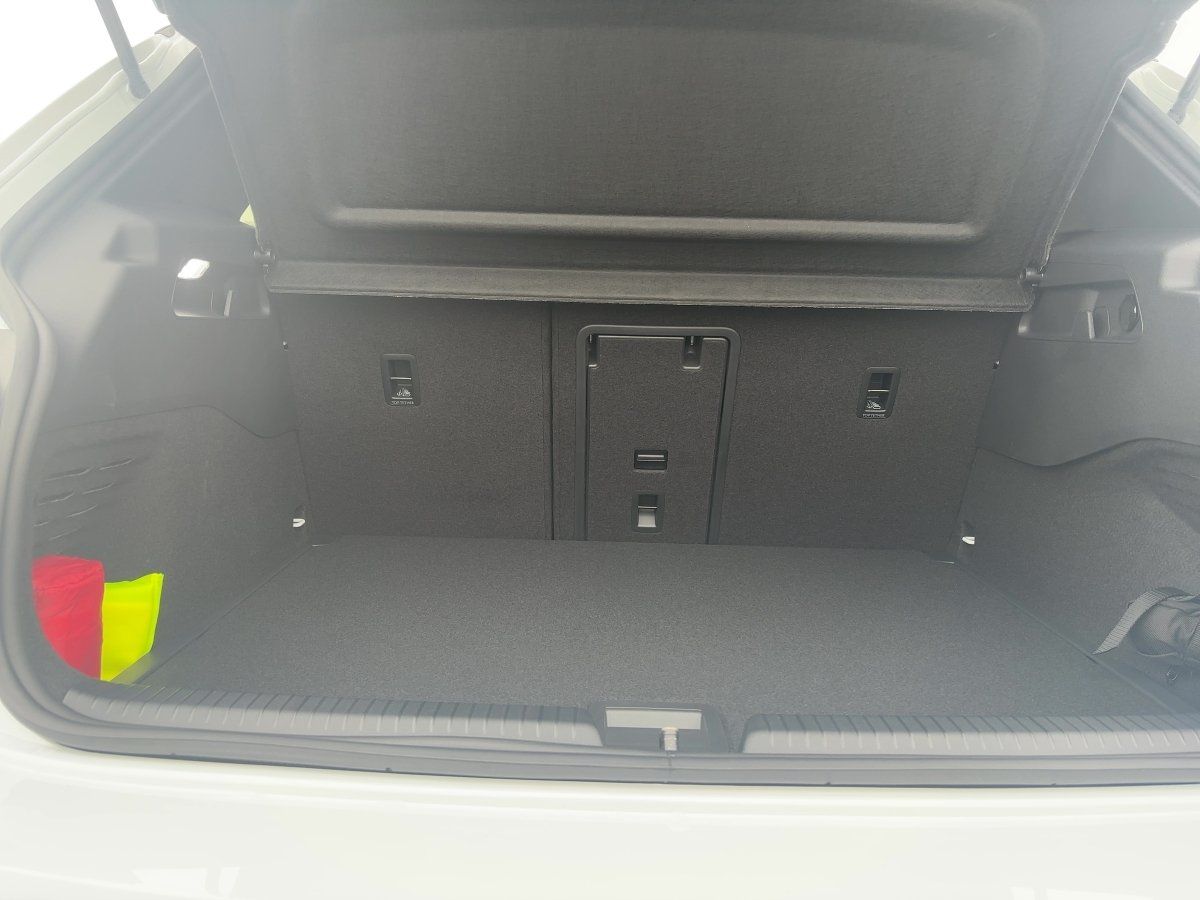 Fahrzeug autohaus mense Fahrzeugabbildung Volkswagen ID.3 Neo Style 79 kWh 1-Gang-Automatik IQ.Light - mit KI generiert/bearbeitet