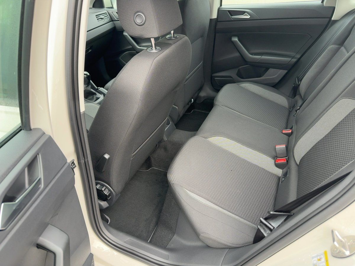 Fahrzeugabbildung Volkswagen Polo Trend 1.0 l 5-Gang LED, Sitzheiz., Sitzpake - mit KI generiert/bearbeitet