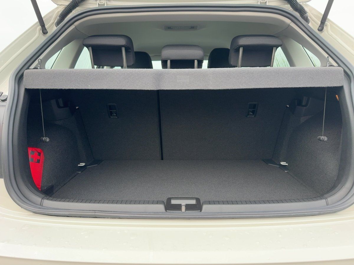 Fahrzeugabbildung Volkswagen Polo Trend 1.0 l 5-Gang LED, Sitzheiz., Sitzpake - mit KI generiert/bearbeitet