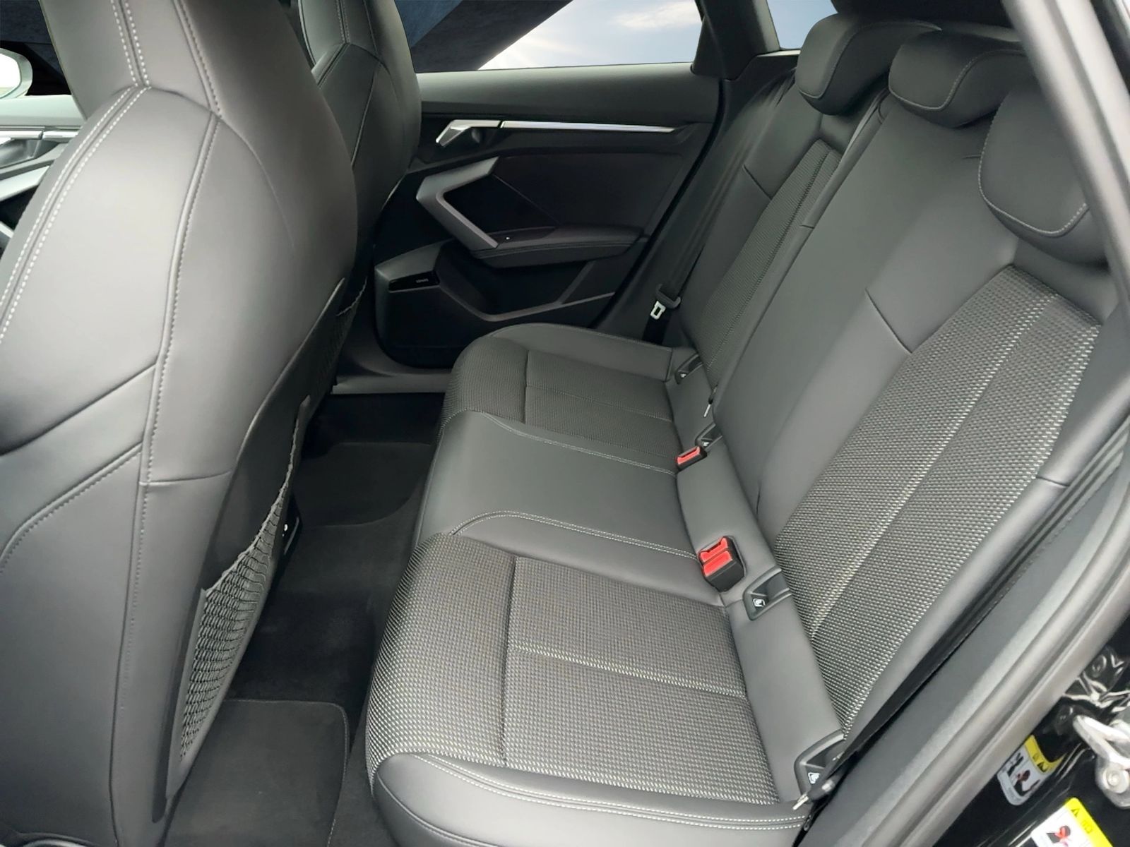 Fahrzeugabbildung Audi A3 Sportback 35 TDI S line HUD Pano CarPlay
