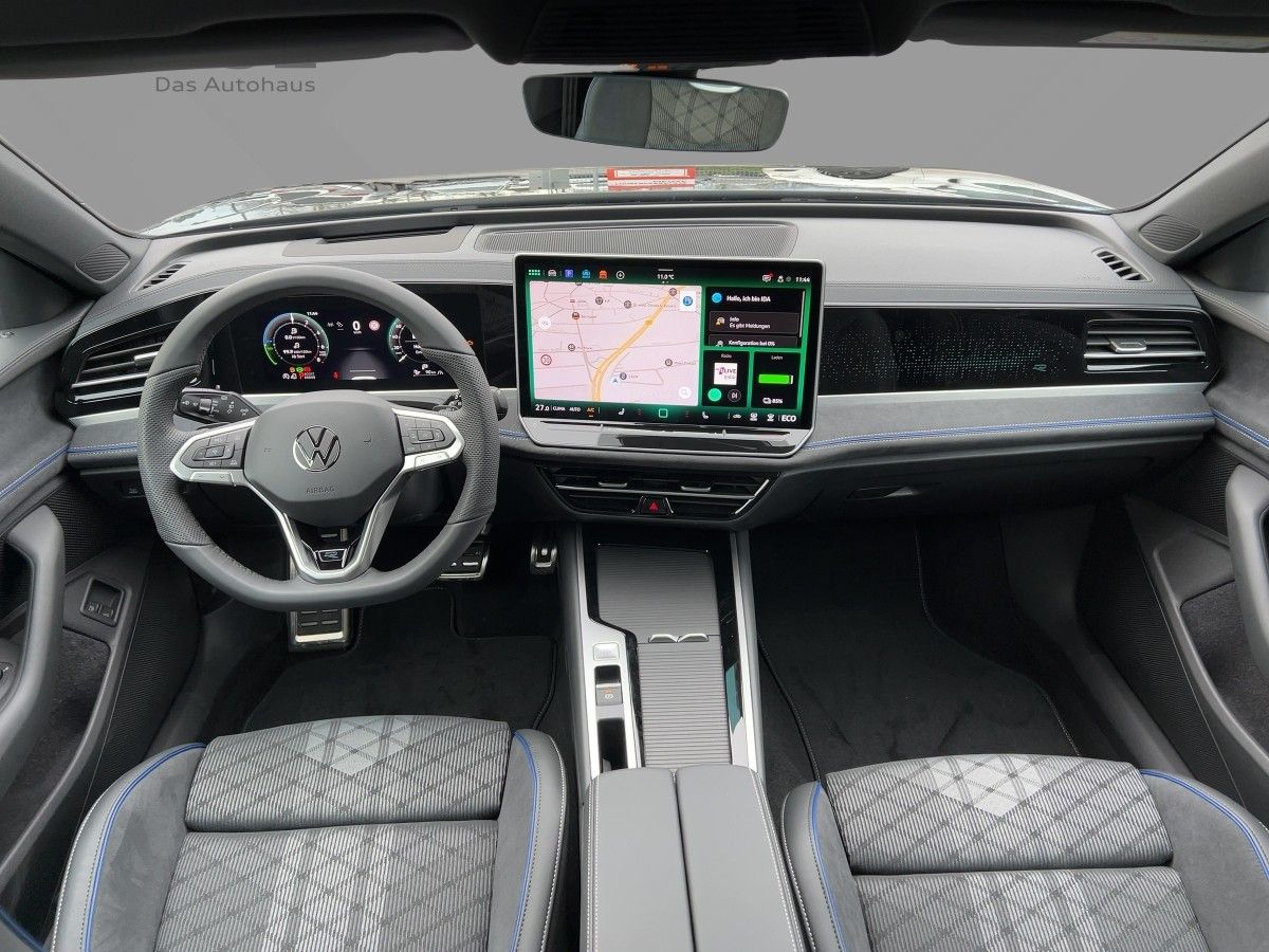 Fahrzeugabbildung Volkswagen Passat R-Line 1.5 eHybrid AHK Nav HUD BlackStyle