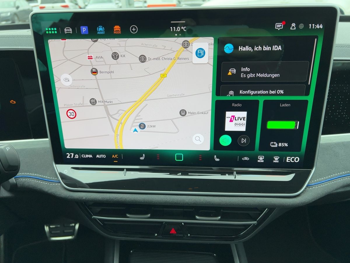 Fahrzeugabbildung Volkswagen Passat R-Line 1.5 eHybrid AHK Nav HUD BlackStyle