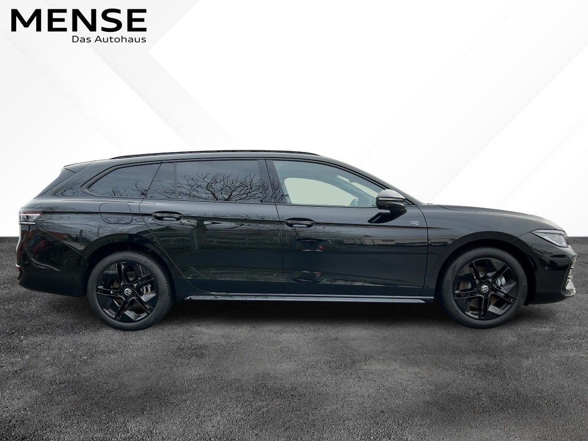 Fahrzeugabbildung Volkswagen Passat R-Line 1.5 eHybrid AHK Nav HUD BlackStyle