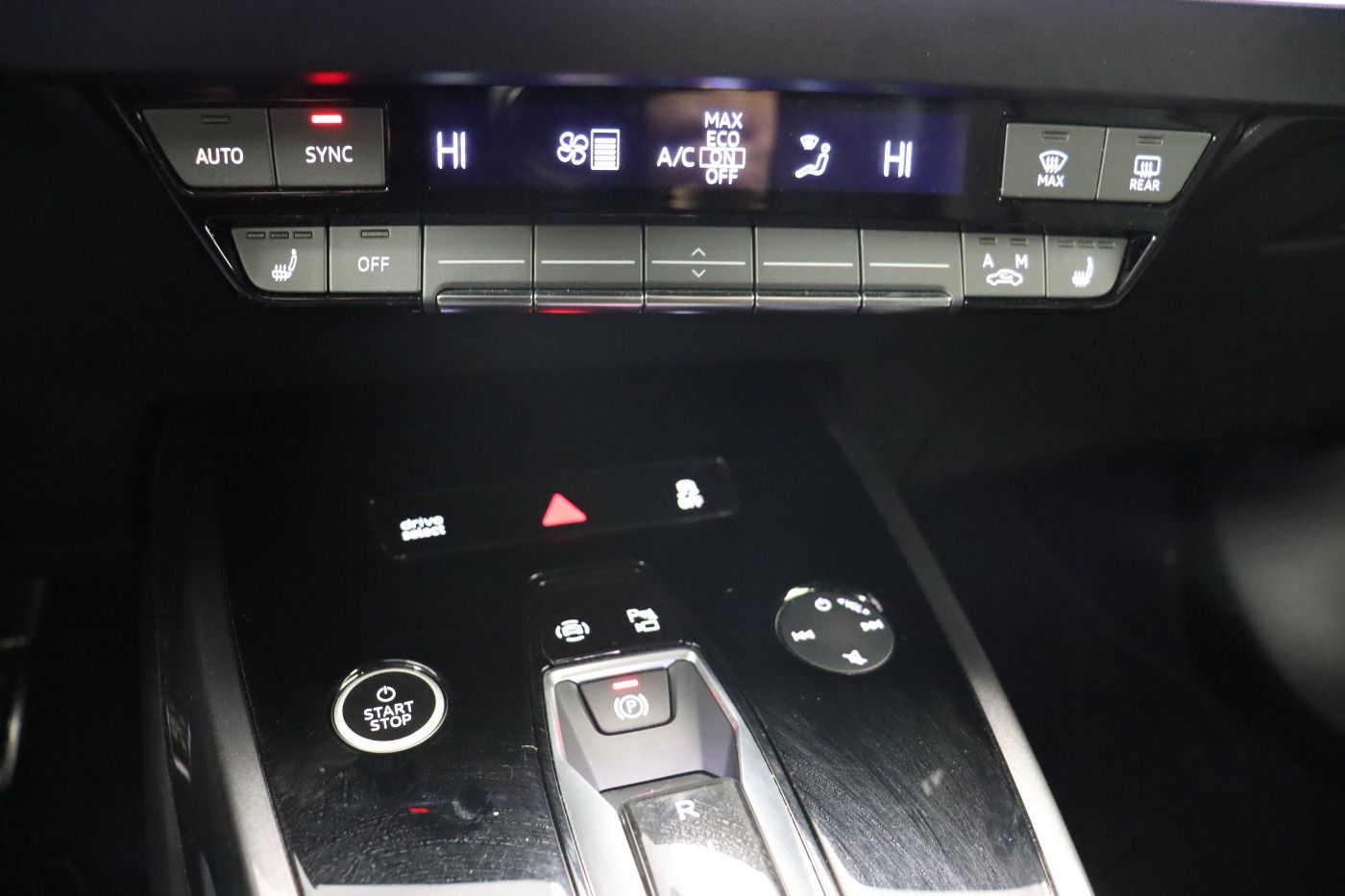 Fahrzeugabbildung Audi Q4 e-tron 50 quattro S line |Matrix|ACC