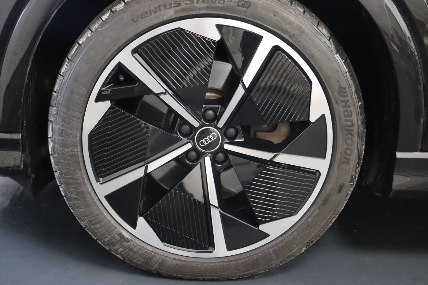 Fahrzeugabbildung Audi Q4 e-tron 50 quattro S line |Matrix|ACC
