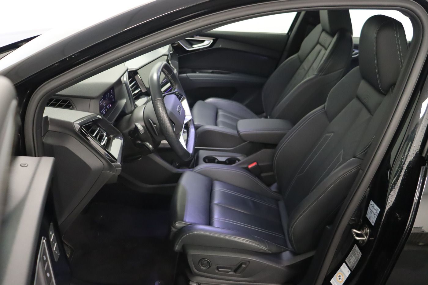 Fahrzeugabbildung Audi Q4 e-tron 50 quattro S line |Matrix|ACC
