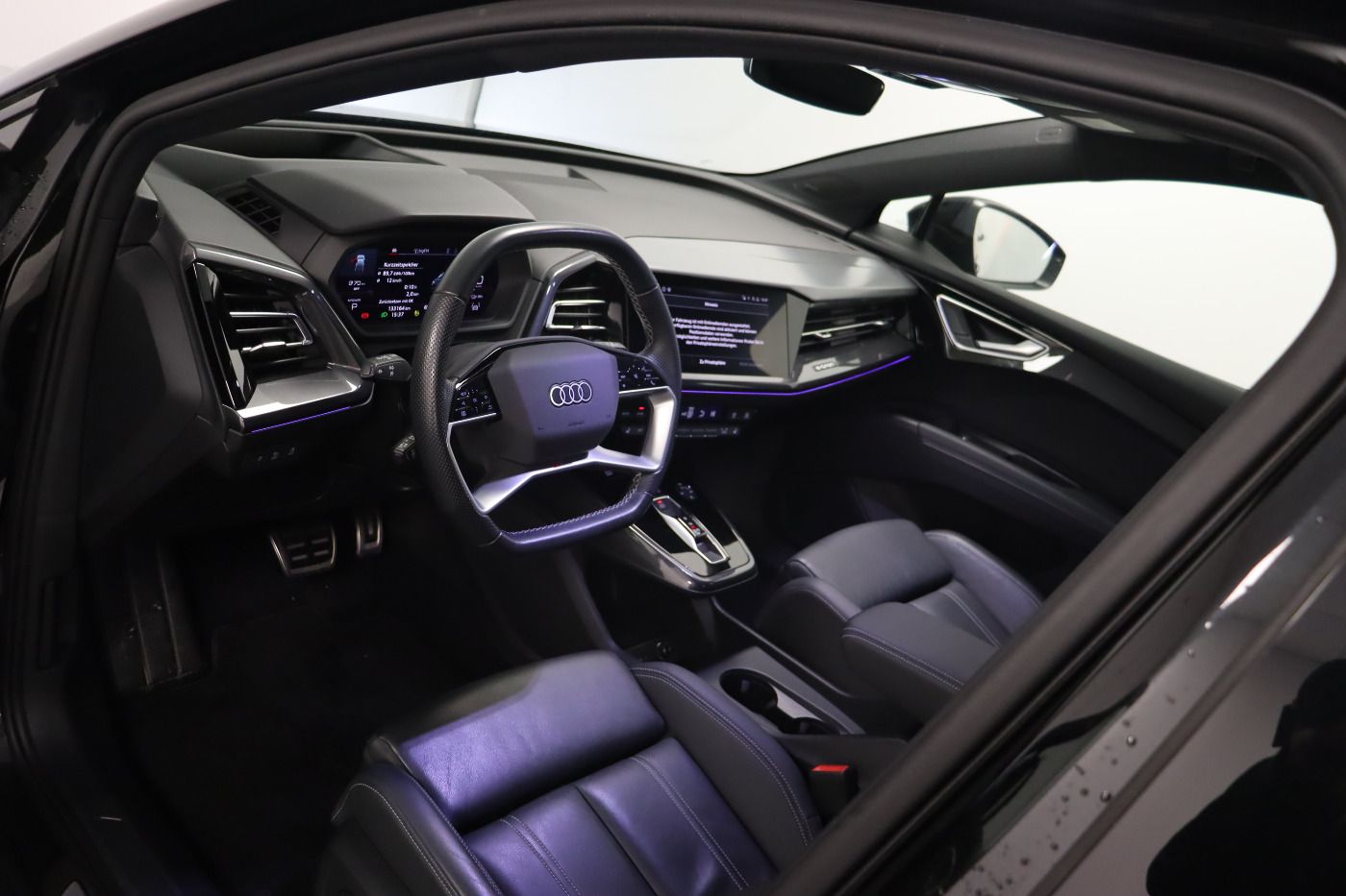 Fahrzeugabbildung Audi Q4 e-tron 50 quattro S line |Matrix|ACC