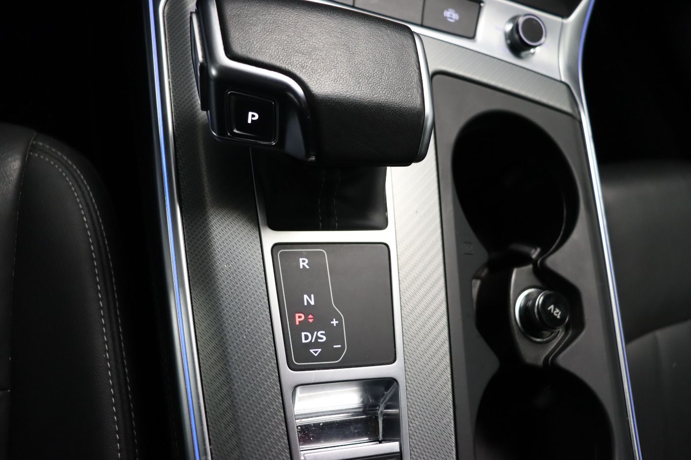 Fahrzeugabbildung Audi A6 Avant 45 TDI quattro S tronic design |FLA|ACC