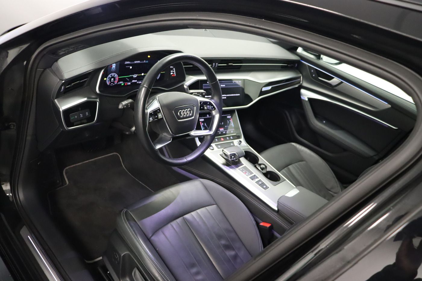 Fahrzeugabbildung Audi A6 Avant 45 TDI quattro S tronic design |FLA|ACC