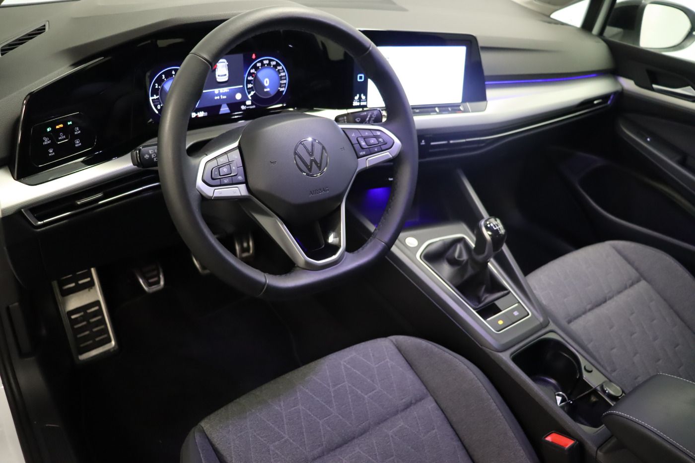 Fahrzeugabbildung Volkswagen Golf VIII 1.0 TSI MOVE |Matrix|ACC|VirtualCP|LM