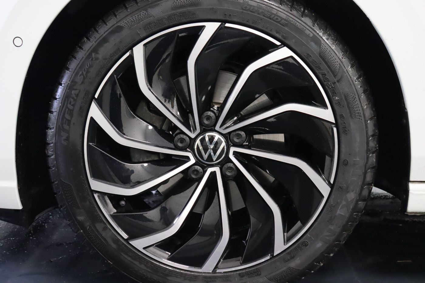 Fahrzeugabbildung Volkswagen Golf VIII 1.0 TSI MOVE |Matrix|ACC|VirtualCP|LM