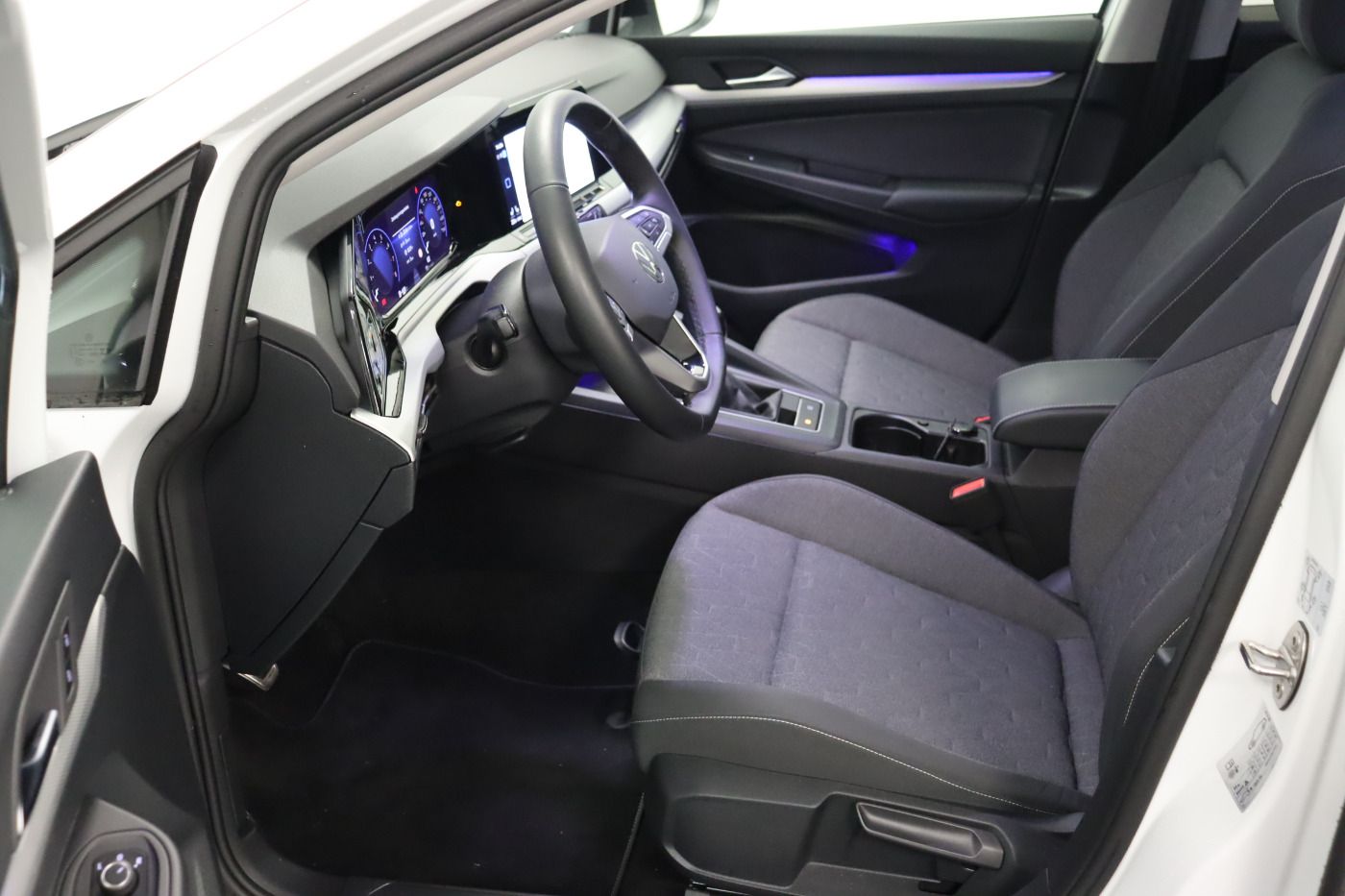 Fahrzeugabbildung Volkswagen Golf VIII 1.0 TSI MOVE |Matrix|ACC|VirtualCP|LM