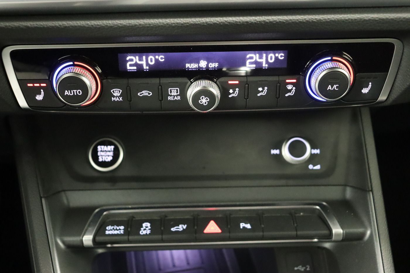 Fahrzeugabbildung Audi Q3 45 TFSI e S tronic S line |FLA|LED