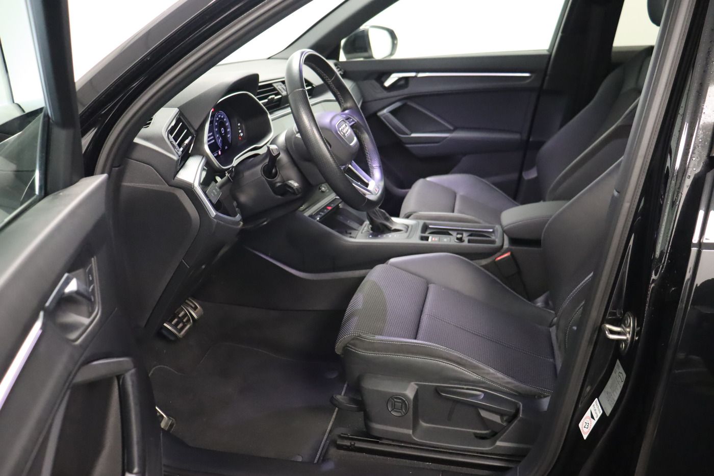 Fahrzeugabbildung Audi Q3 45 TFSI e S tronic S line |FLA|LED
