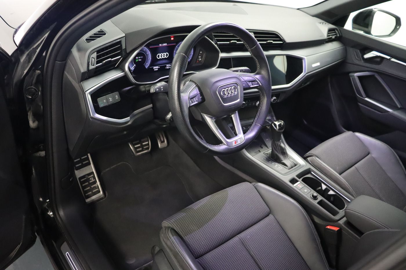 Fahrzeugabbildung Audi Q3 45 TFSI e S tronic S line |FLA|LED