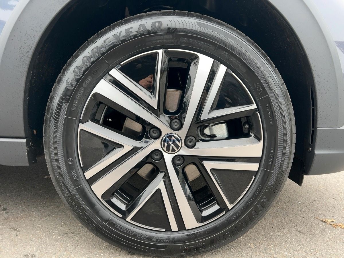 Fahrzeugabbildung Volkswagen Taigo 1.0 TSI DSG Style IQ.Drive Navi Black Roof