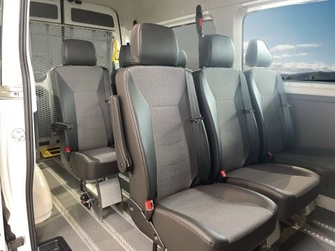 Fahrzeugabbildung Volkswagen Crafter Kombi 9-Sitzer Rollstuhllift