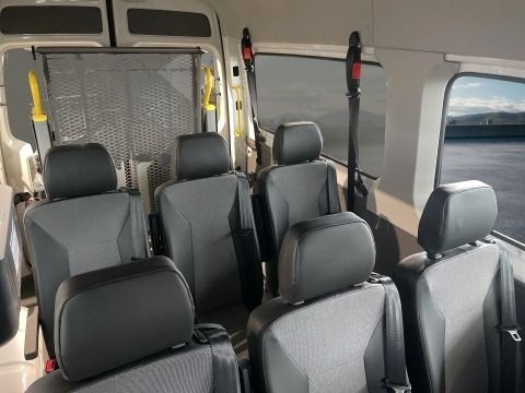 Fahrzeugabbildung Volkswagen Crafter Kombi 9-Sitzer Rollstuhllift
