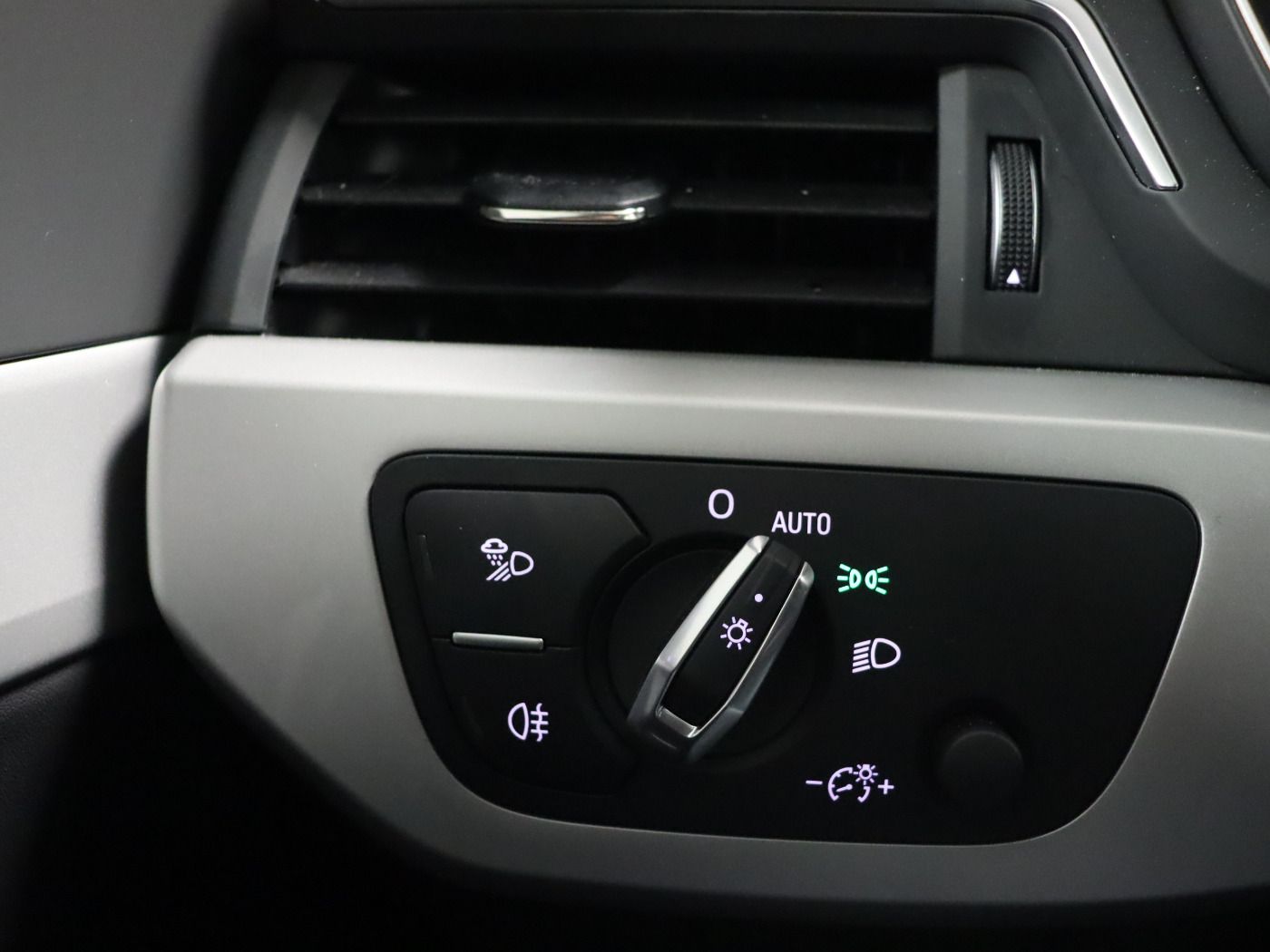 Fahrzeugabbildung Audi A4 Avant 40 TDI quattro S tronic advanced |Pano