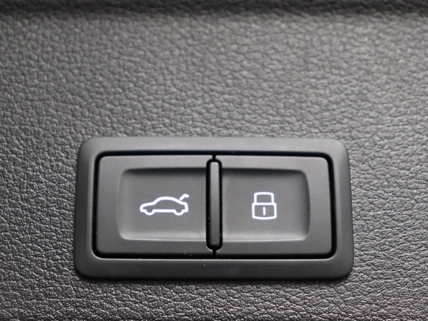 Fahrzeugabbildung Audi A4 Avant 40 TDI quattro S tronic advanced |Pano