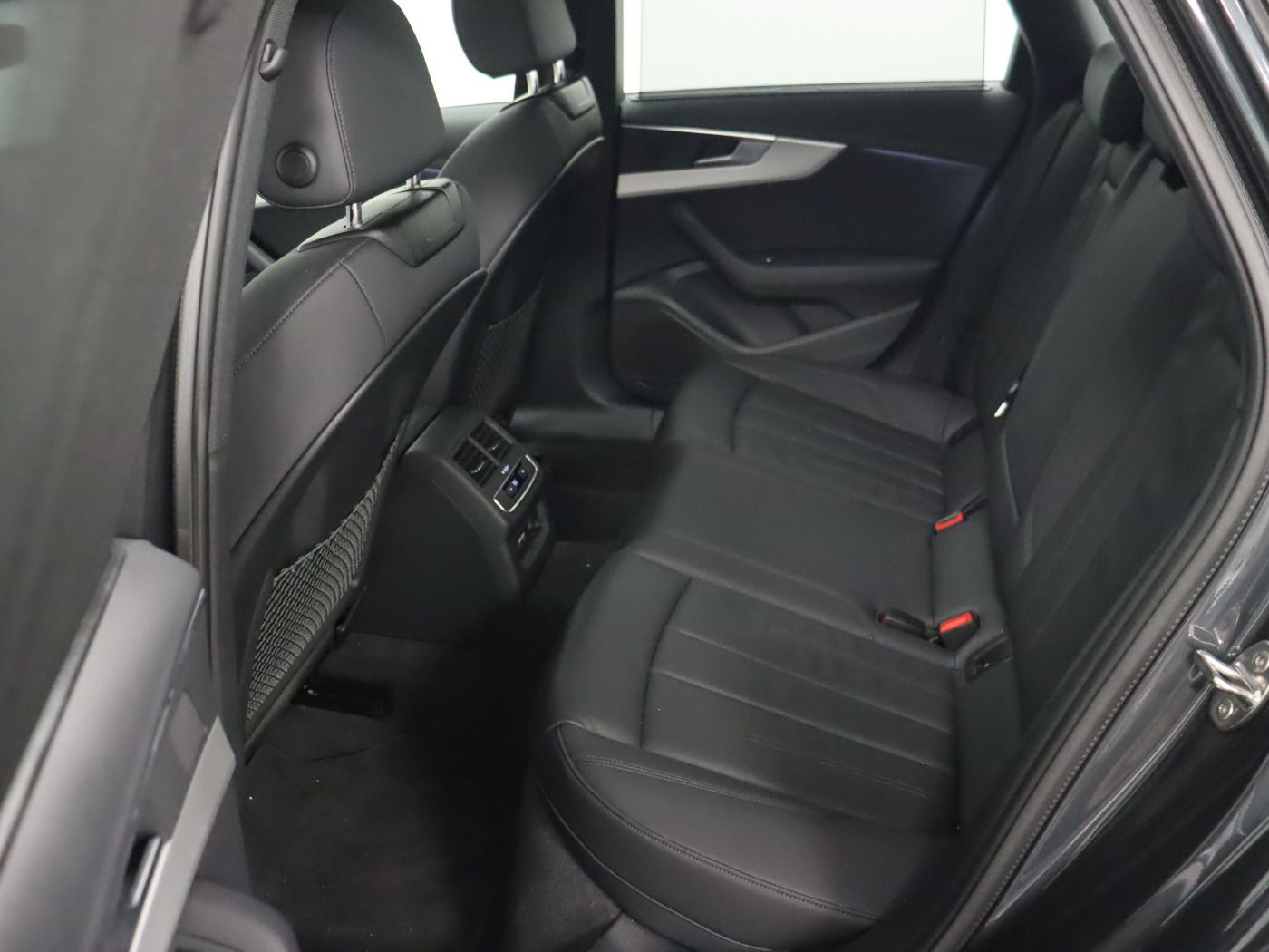 Fahrzeugabbildung Audi A4 Avant 40 TDI quattro S tronic advanced |Pano