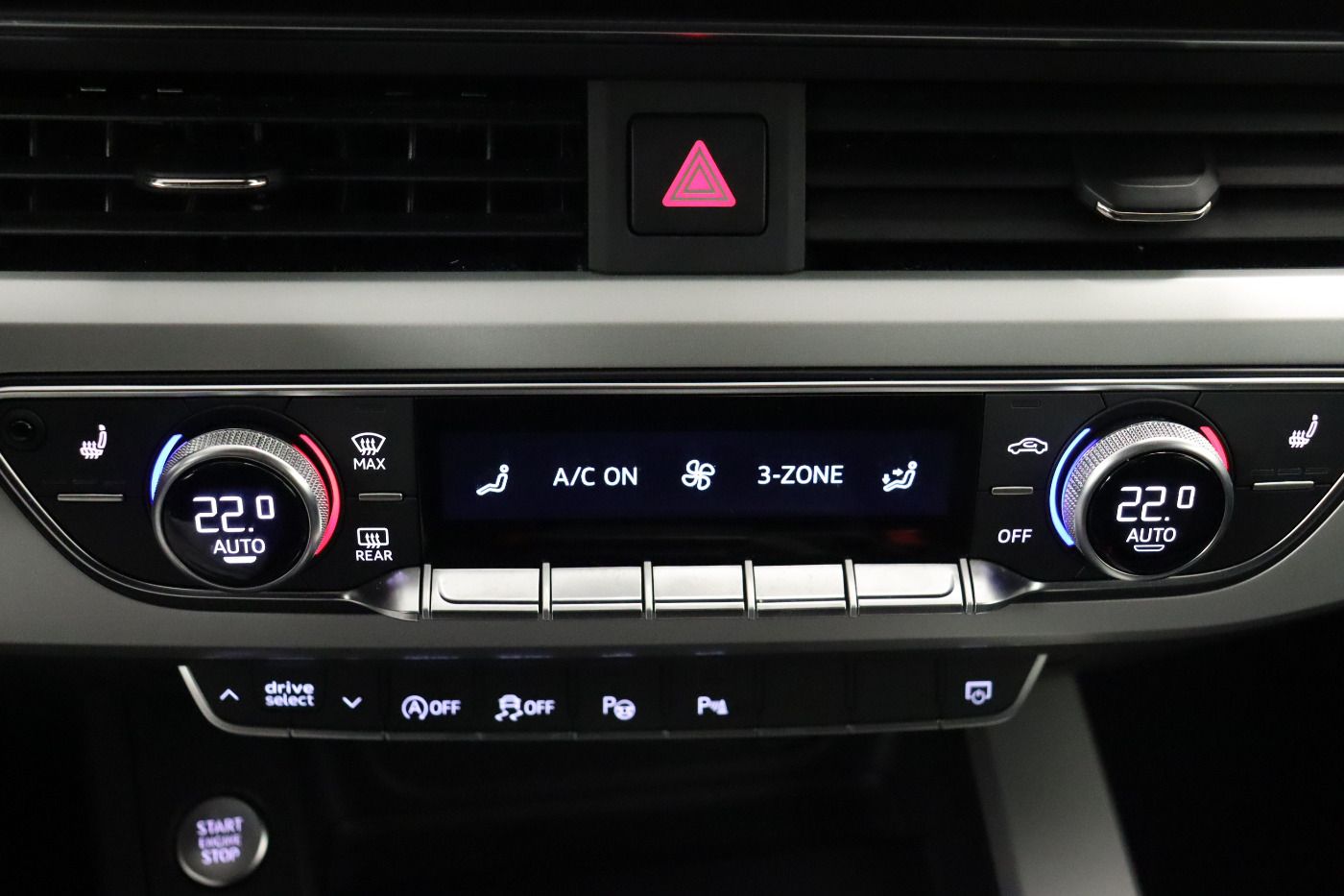 Fahrzeugabbildung Audi A4 Avant 40 TDI quattro S tronic advanced |FLA