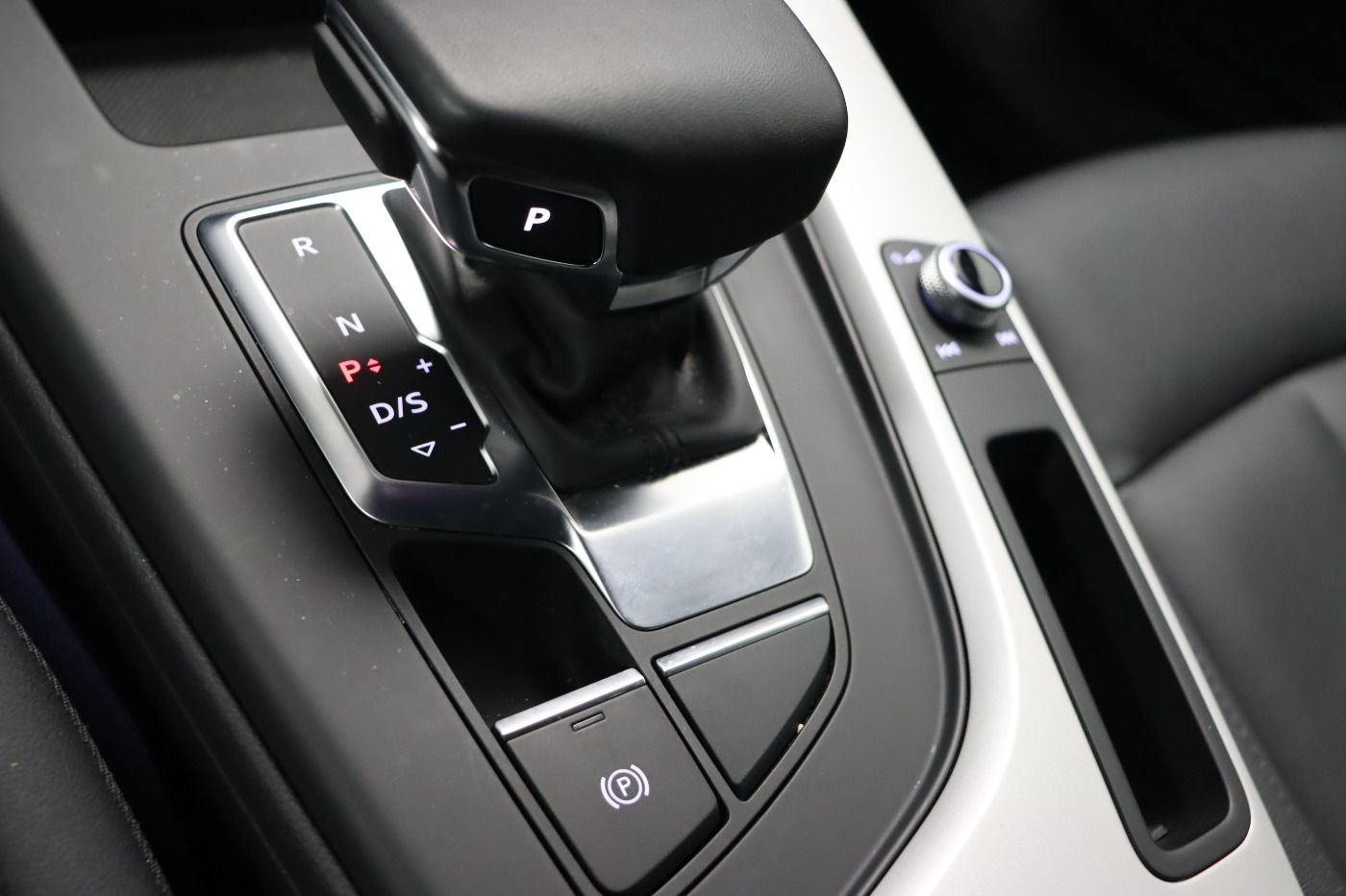 Fahrzeugabbildung Audi A4 Avant 40 TDI quattro S tronic advanced |FLA