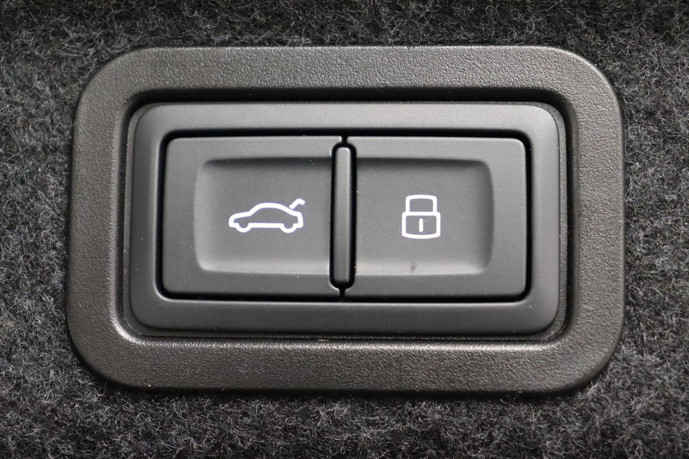 Fahrzeugabbildung Audi A6 45 TFSI quattro S tronic S Line |Matrix|ACC