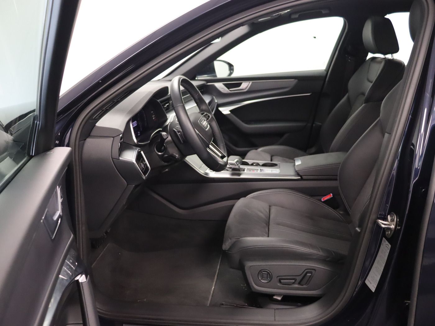 Fahrzeugabbildung Audi A6 Avant 45 TFSI S tronic advanced |Matrix|Pano