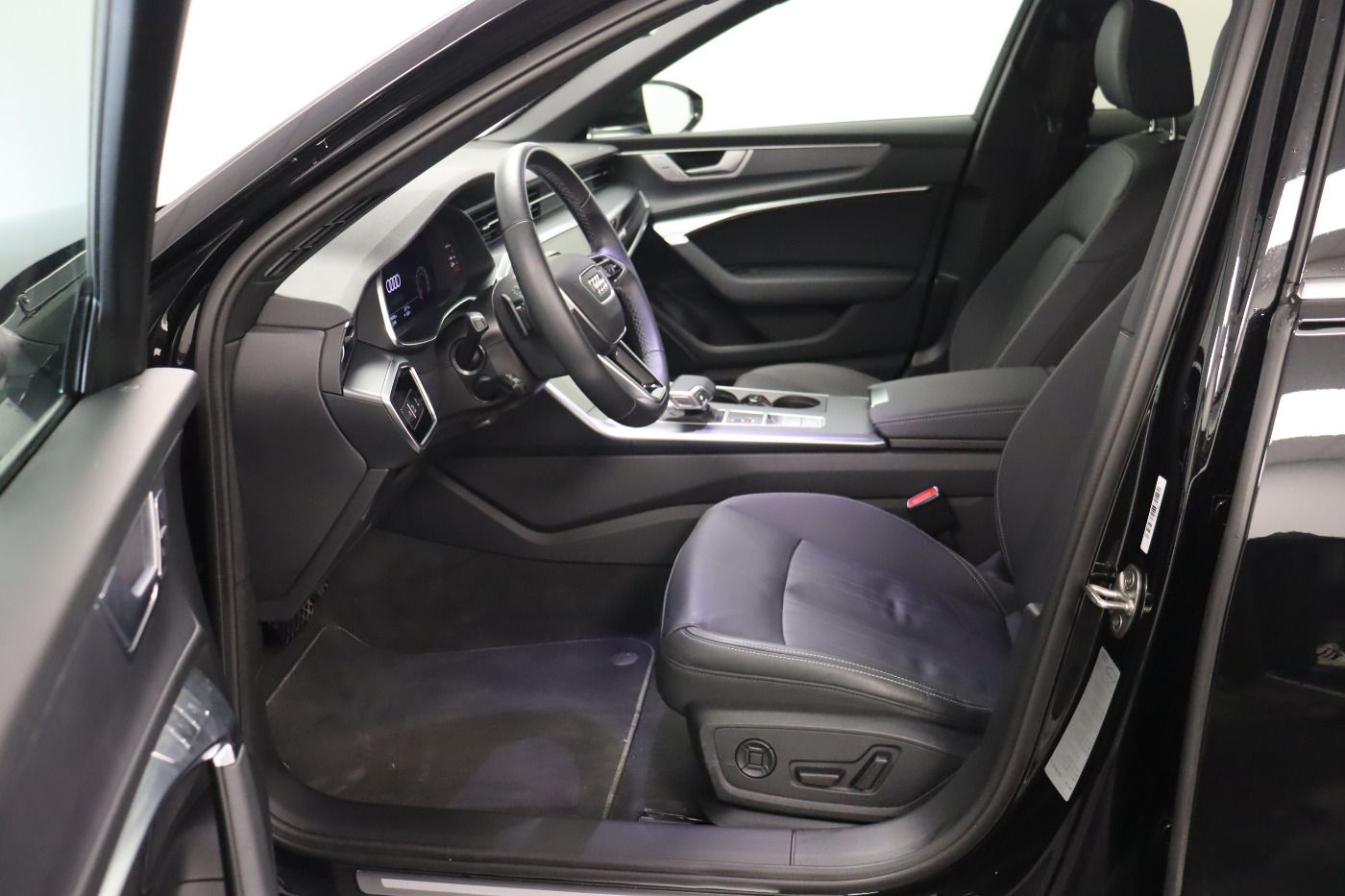 Fahrzeugabbildung Audi A6 Avant 45 TFSI quattro S tronic advanced |Pano