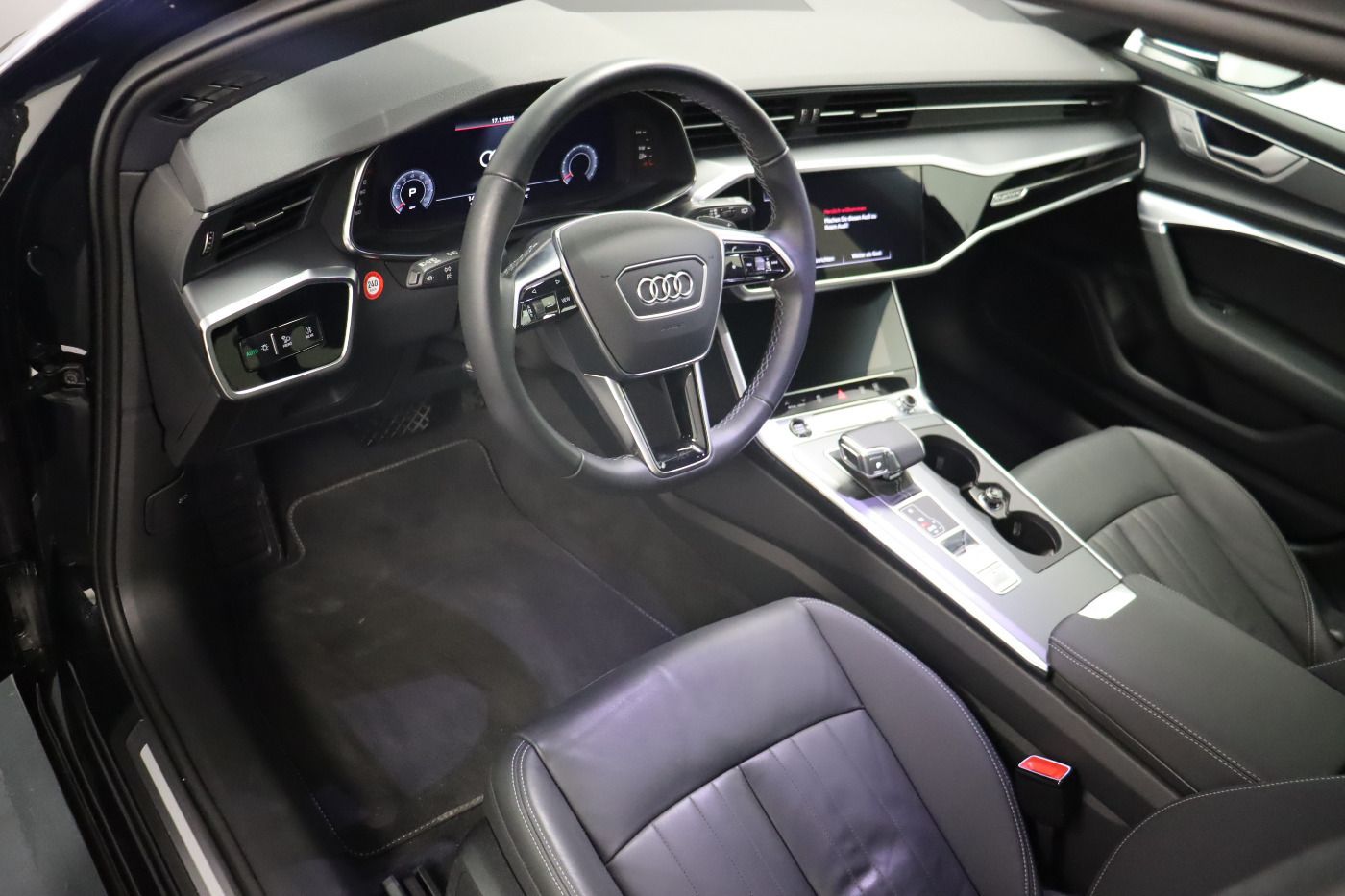 Fahrzeugabbildung Audi A6 Avant 45 TFSI quattro S tronic advanced |Pano