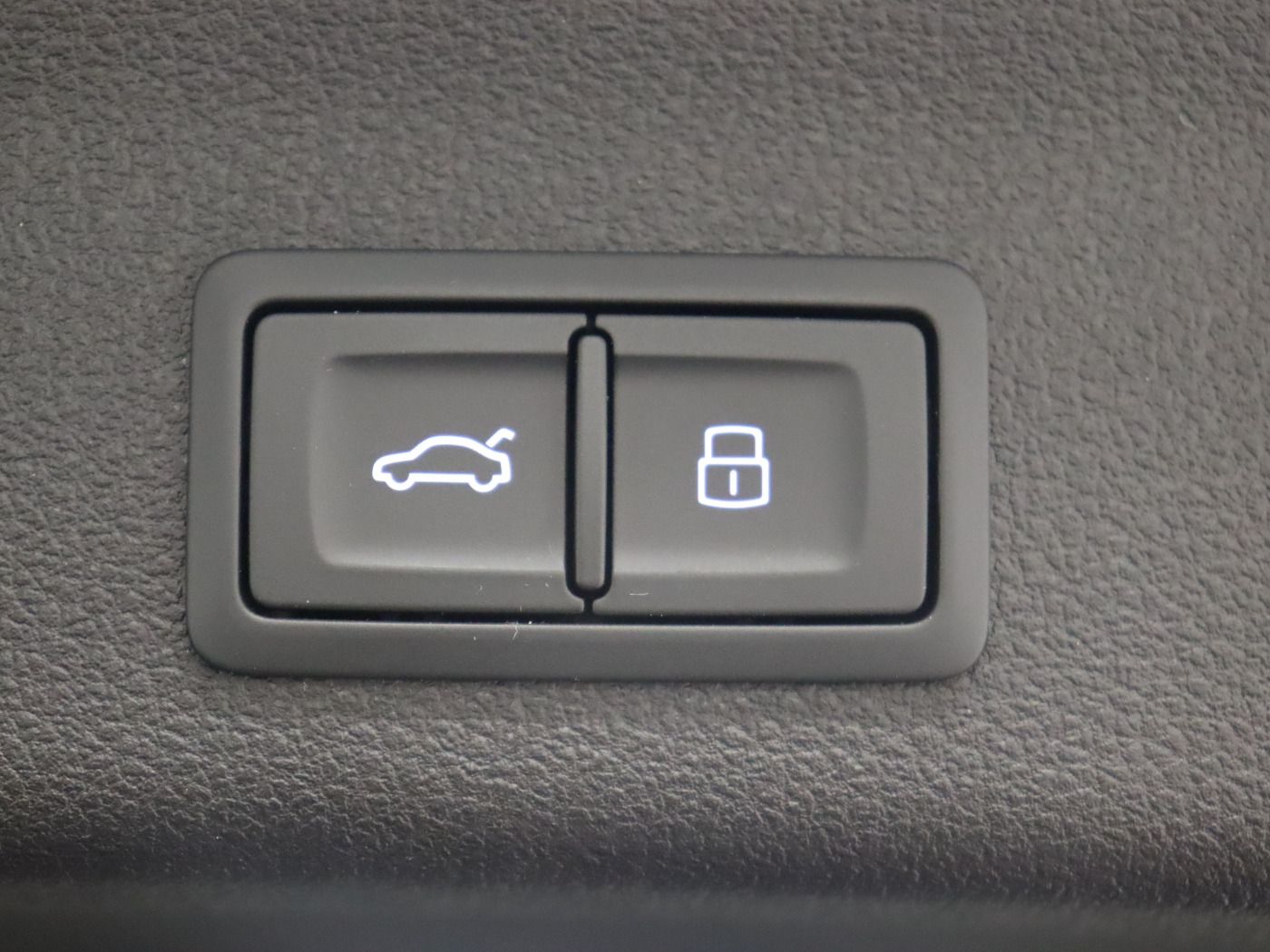 Fahrzeugabbildung Audi A6 Avant 40 TDI quattro S tronic advanced |Pano