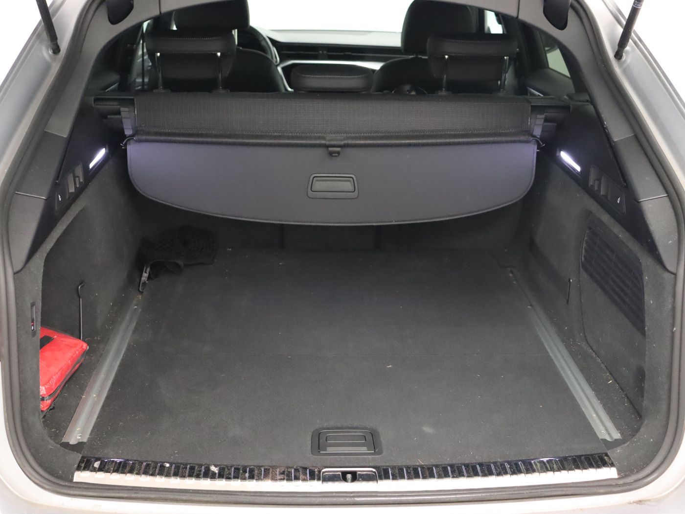 Fahrzeugabbildung Audi A6 Avant 40 TDI quattro S tronic advanced |Pano