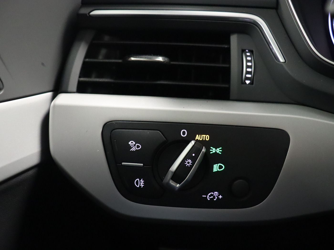 Fahrzeugabbildung Audi A4 Avant 40 TDI quattro S tronic S line |FLA|ACC