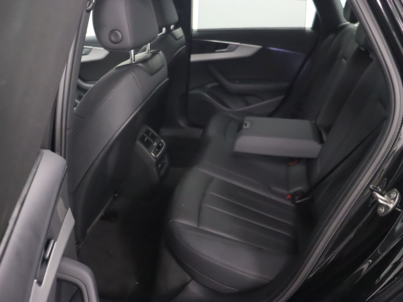 Fahrzeugabbildung Audi A4 Avant 40 TDI quattro S tronic S line |FLA|ACC