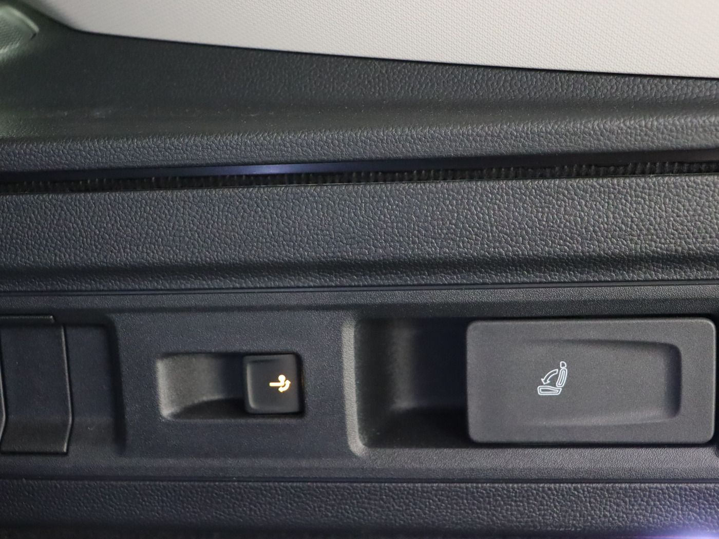 Fahrzeugabbildung Volkswagen Passat Variant 2.0 TDI DSG Elegance |AHK|Matrix