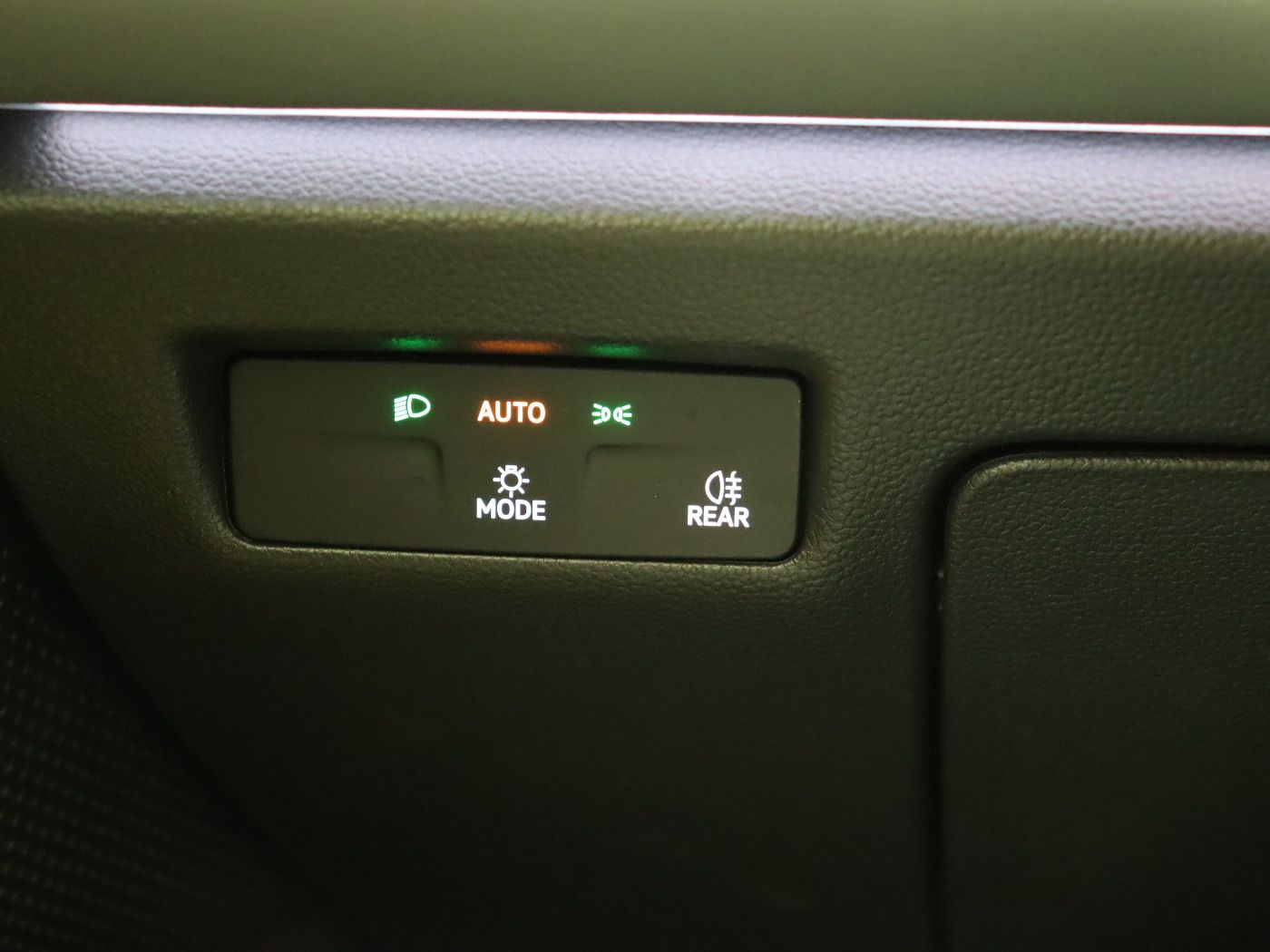 Fahrzeugabbildung Volkswagen Passat Variant 2.0 TDI DSG Business |AHK|Massage