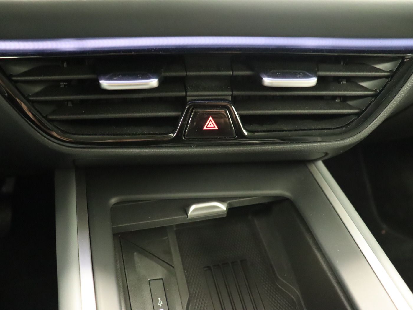 Fahrzeugabbildung Volkswagen Passat Variant 2.0 TDI DSG Business |AHK|Massage
