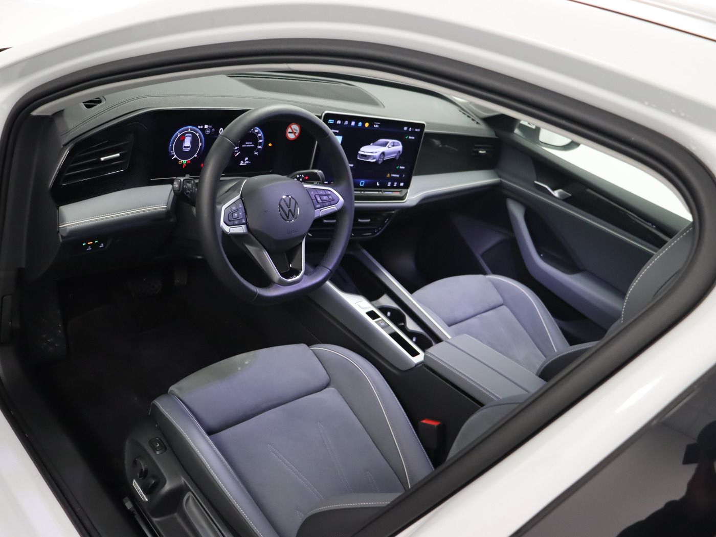 Fahrzeugabbildung Volkswagen Passat Variant 2.0 TDI DSG Business |AHK|Massage