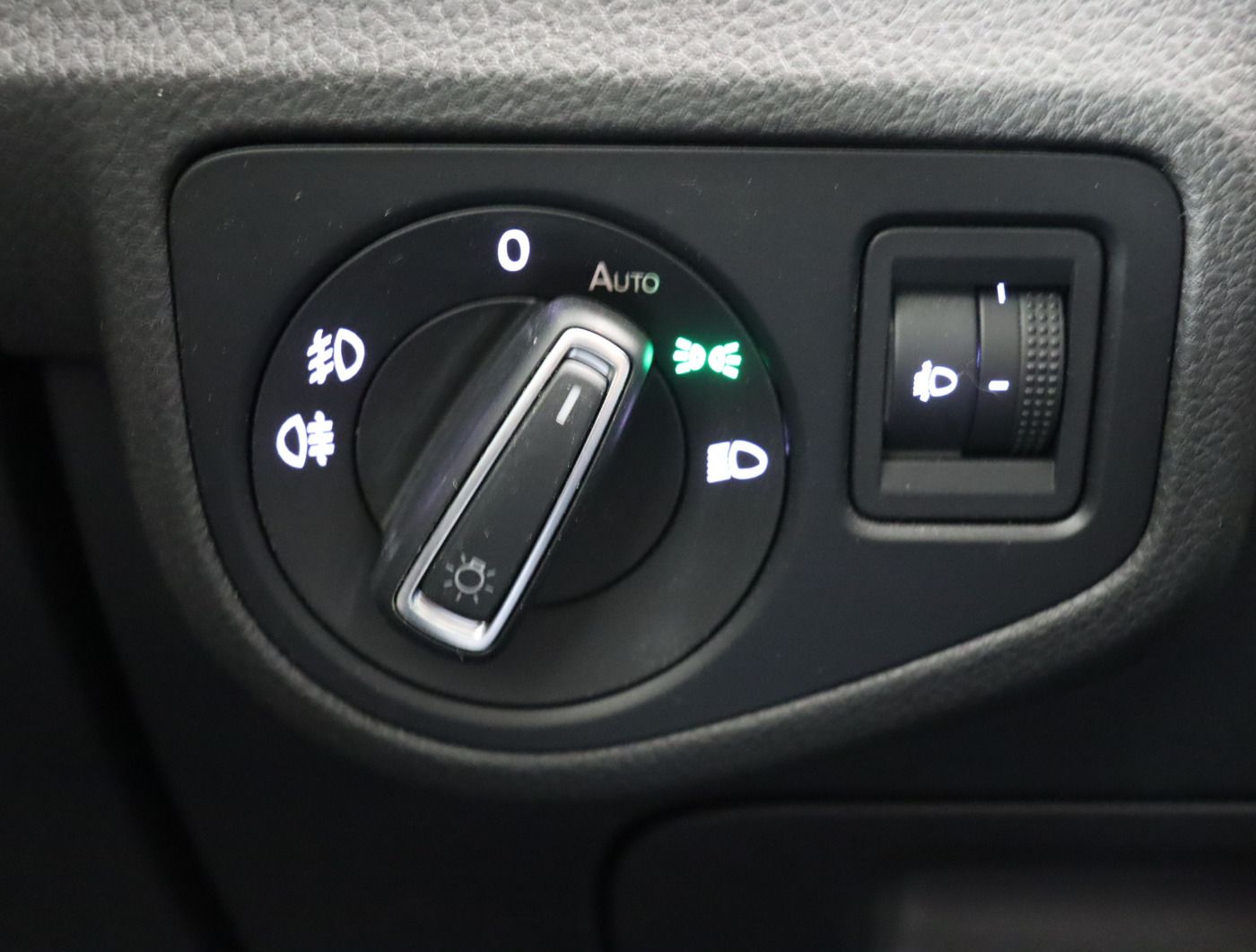 Fahrzeugabbildung Volkswagen Golf Sportsvan 1.2 TSI DSG LOUNGE |LM|2xKlima