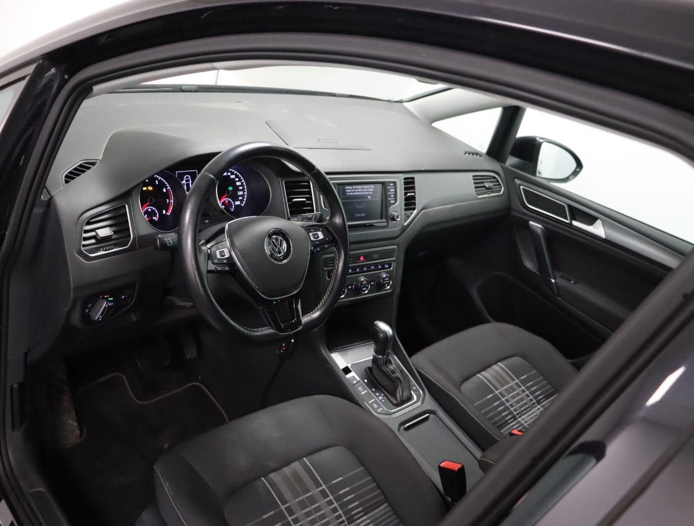 Fahrzeugabbildung Volkswagen Golf Sportsvan 1.2 TSI DSG LOUNGE |LM|2xKlima